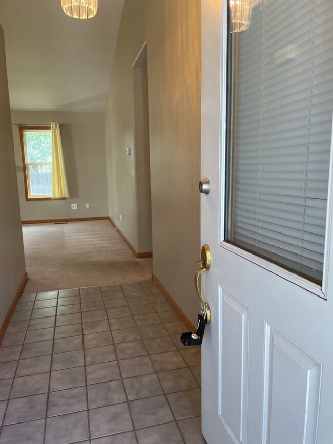 Photo - Start a Lease by 12/1 and Receive a $500 R...