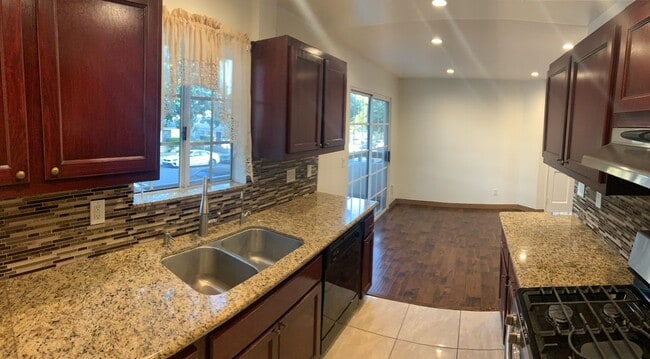 Photo - 305 E Valencia Ave Unidad B