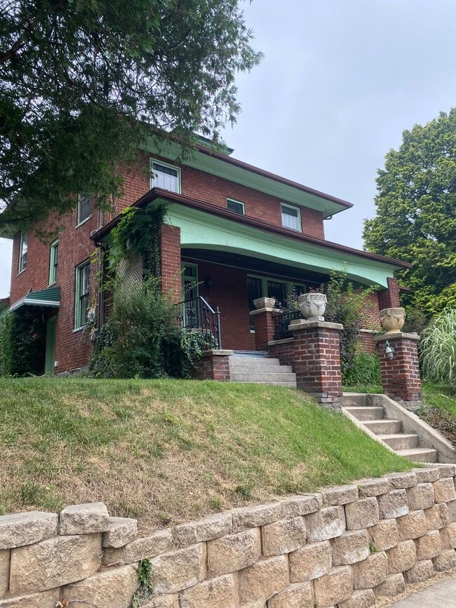 Photo - 470 Maple St