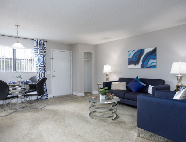 Building Photo - Woodlake Village Rental