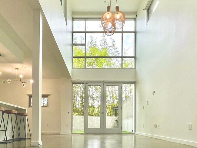 Photo - 4111 Sunset Blvd