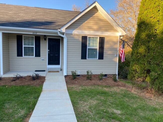 Photo - 1809 Alyssum Pl