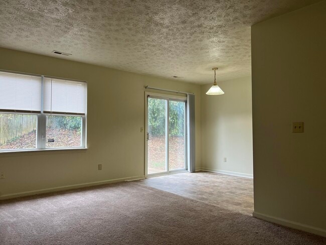 Photo - 322 Beacon Hill Dr