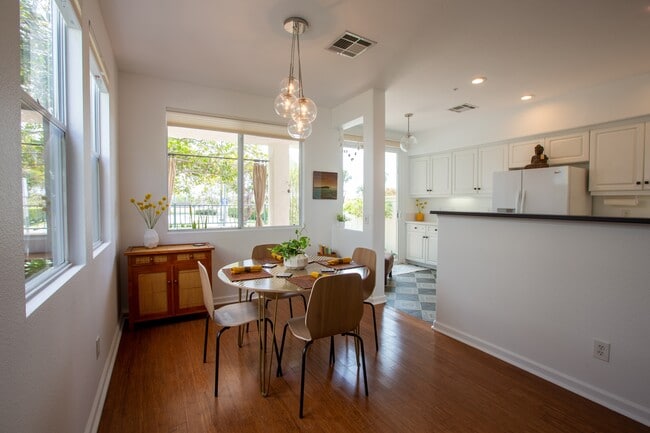 Photo - 593 Sweet Pea Pl