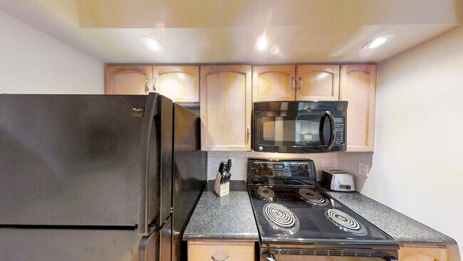 Photo - 104-270 Wellington St W Unit FL1-ID1030995P