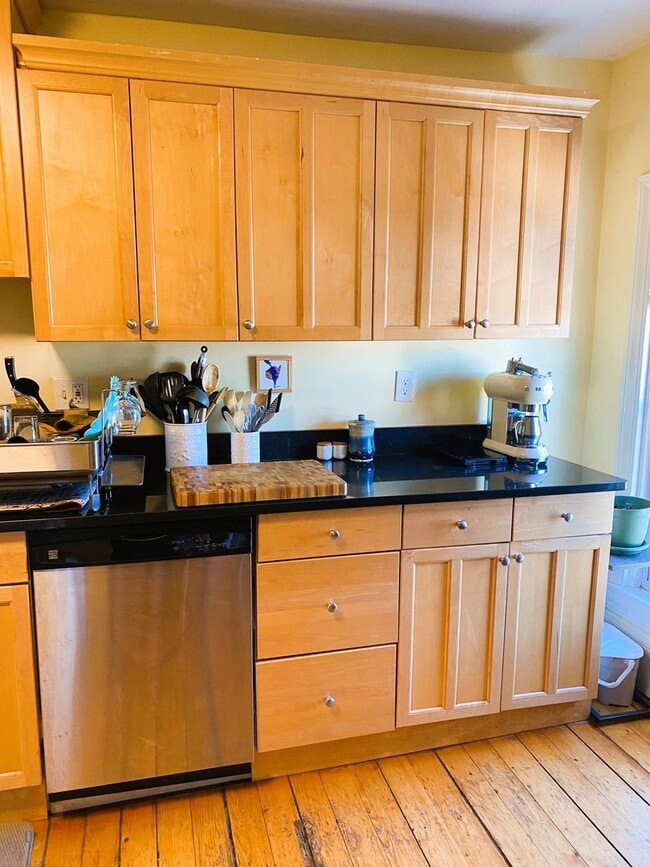 Photo - 74 Woodbine St