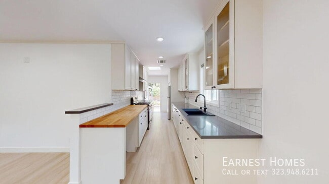 Photo - 5844 Vesper Ave