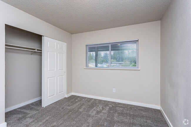2BR, 1BA - 730SF