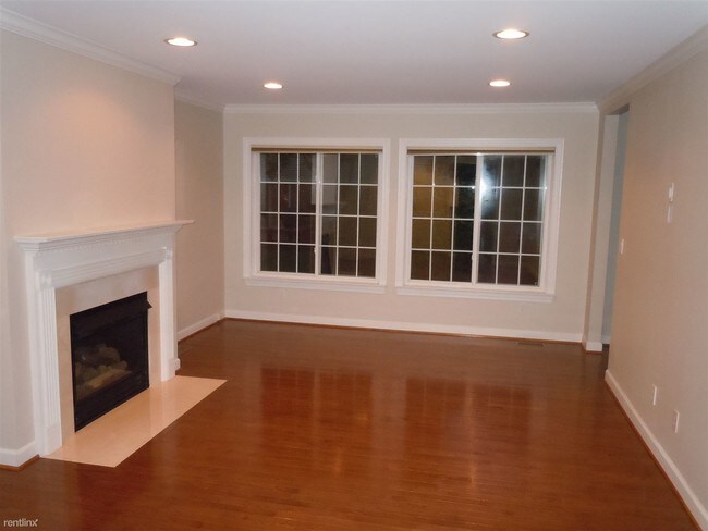 Photo - 3 br, 2.5 bath Condo - 304 James Cir