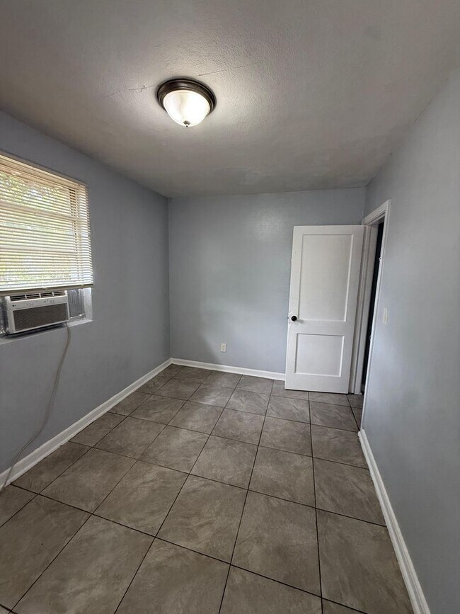 Photo - 1046/1048 W 8th St.- Duplex Unit 1046