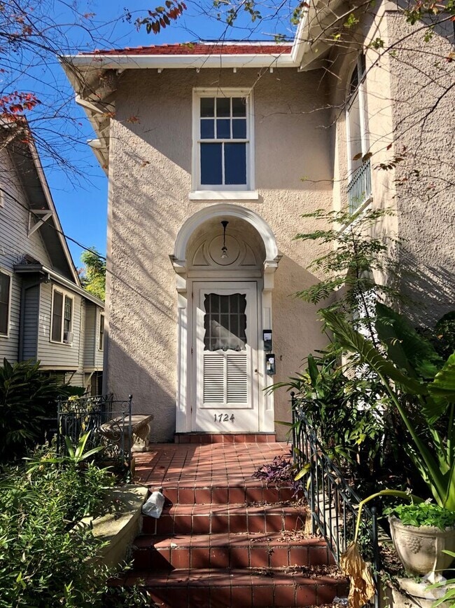 Building Photo - 1724-1726  Broadway St. Unit 1724-B Upper Rental