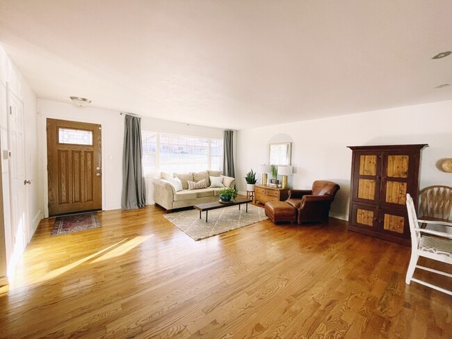 Photo - 132 Pierce Dr