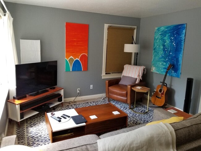 Photo - 708 W 8th St