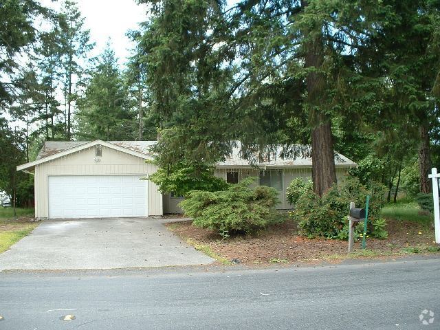 Building Photo - Spacious home located on corner lot in qui...