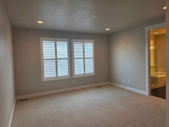 Photo - 1434 E Erickson Knl Ln