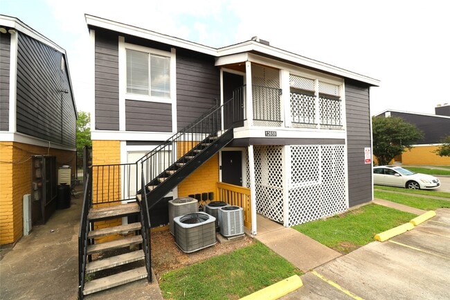 Building Photo - 12659 Ashford Meadow Dr Unit D Rental