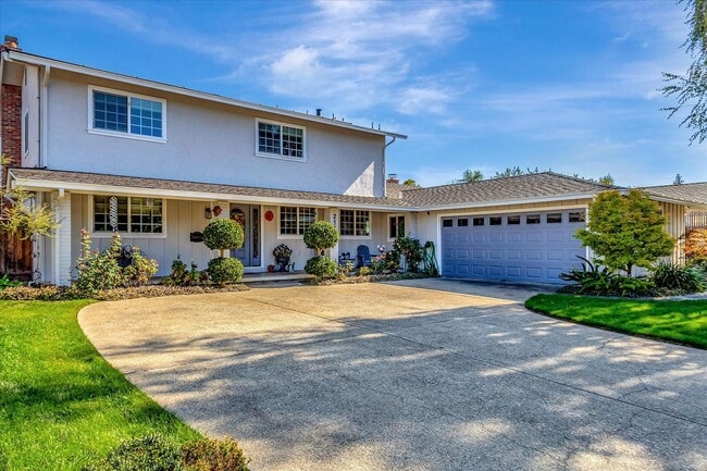Executive Oasis l Huge Lot with Lush Green... - Executive Oasis l Huge Lot with Lush Green... House