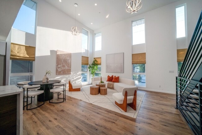 Photo - 2306 Aviation Blvd