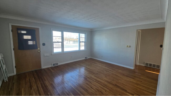 Photo - 1920 Pickle Rd