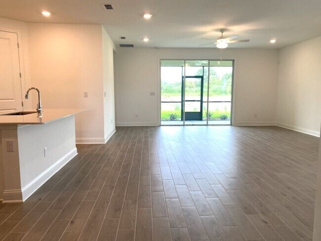 Photo - Beautiful 4 Bedroom Home in Wexford Reserve!