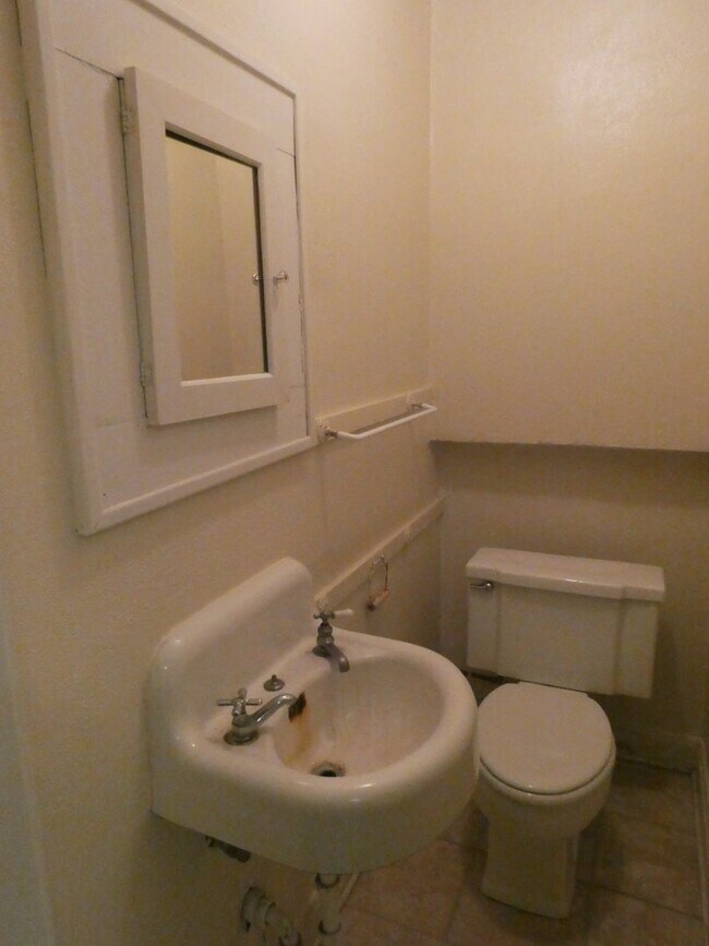 Photo - 4 Bedroom/1.5 Bathrooms House in East Campus