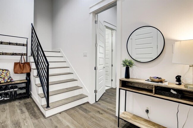 Photo - 808 Fisher St