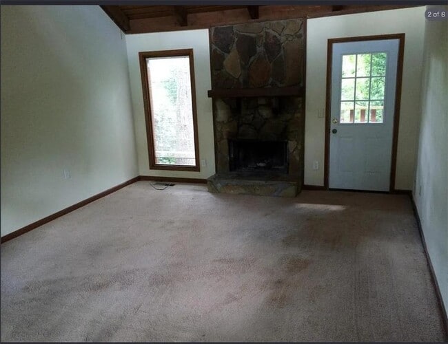 Photo - 257 Castleair Dr NE