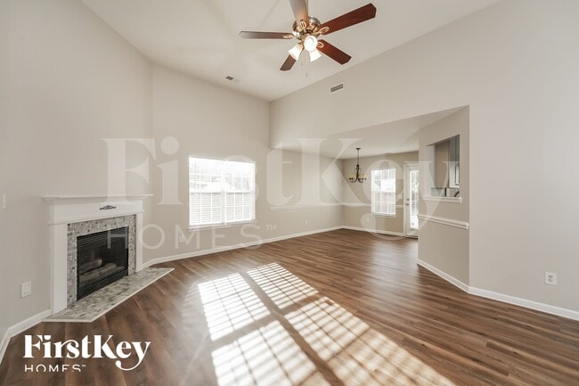 Photo - 1915 Rockycreek Ln