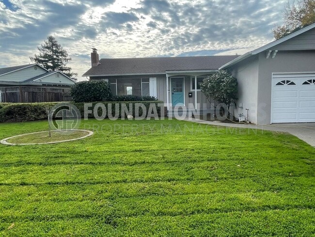 Building Photo - Charming 3-Bedroom Pleasant Valley Ranch Home!  Solar!  Fenced Yard!  FOUNDATION