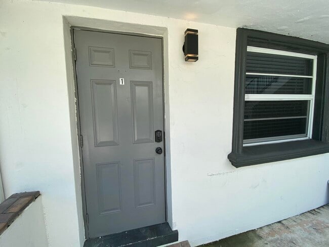 Photo - 605 N Federal Hwy Unit 1