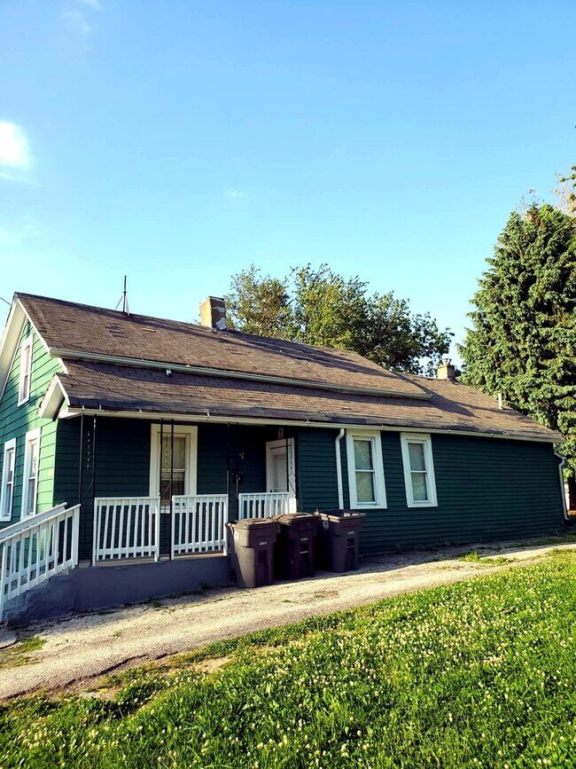 Photo - 2-Bedroom Unit Available at NURSERY AVE