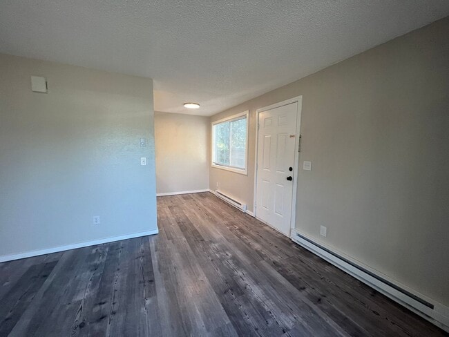 Photo - Cute One Bedroom Apartment in Central Medford | Available Mid December Unidad 230 Beatty St #5