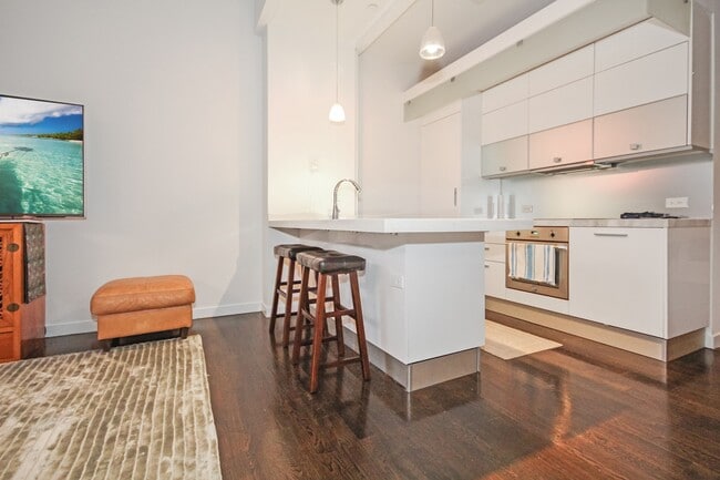 Photo - 11 E 36th St