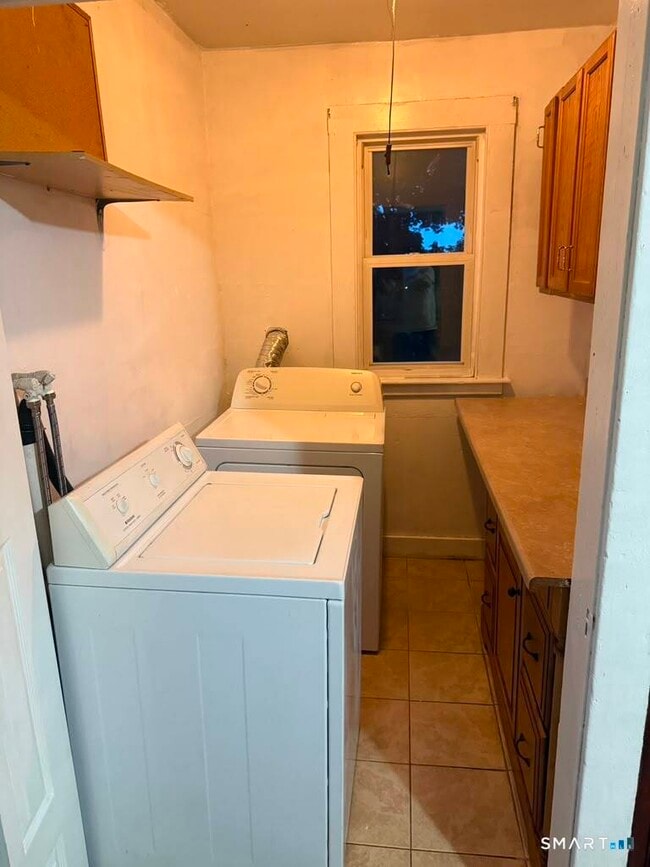Photo - 727 East St