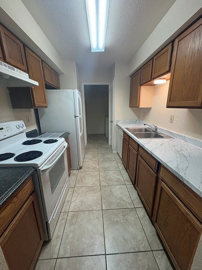 Photo - 9700 Leawood Blvd Unit 1905