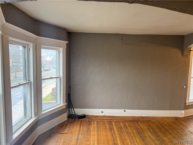 Photo - 1927 Seneca St