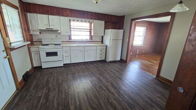 Photo - 2 Bedroom Home - Detached Garage!