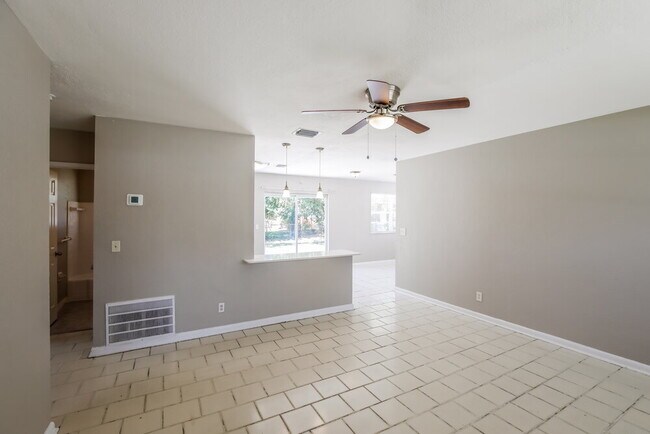 Photo - 2750 SW 2nd Ct