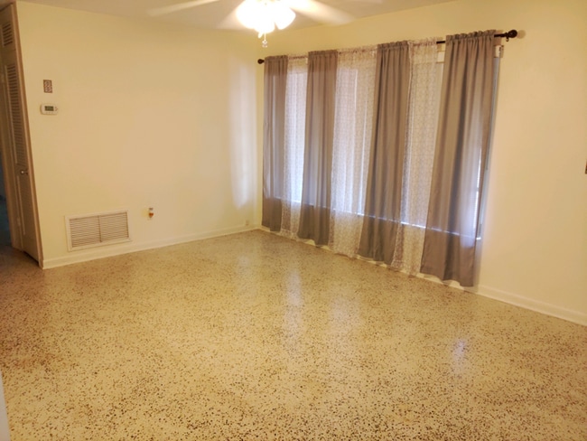 Photo - 1581 Fort Smith Blvd