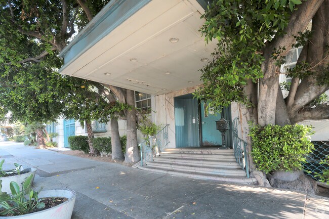 Photo - Sheraton Town House