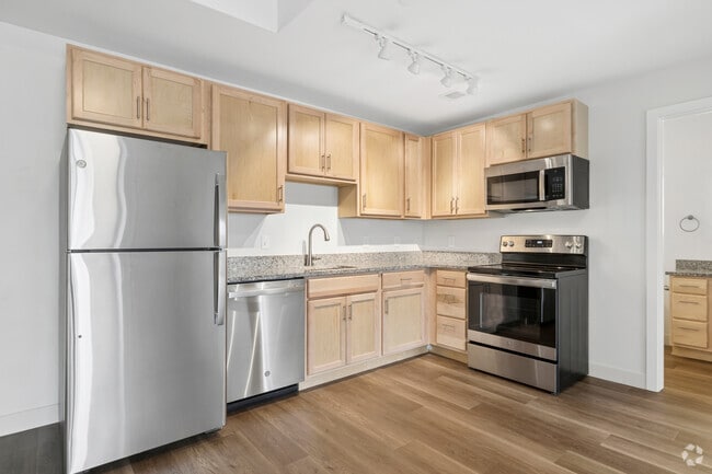 2BR, 2BA - 830SF - Kitchen