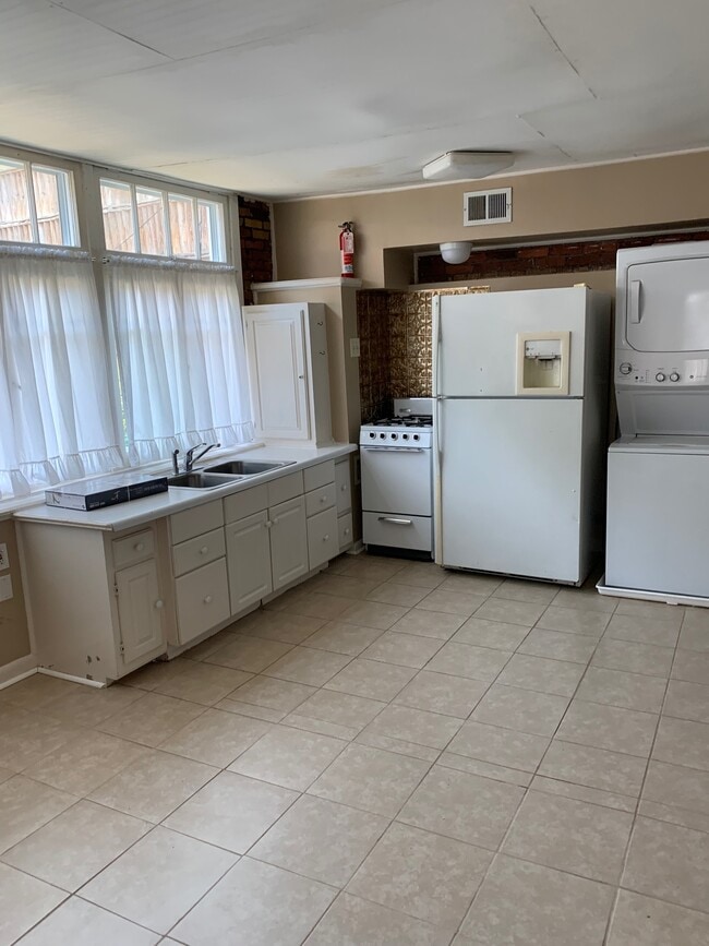 Photo - 1328 Chestnut St Unit Cottage