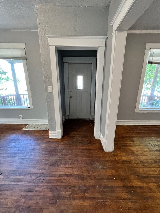 Photo - 708 E 6th St