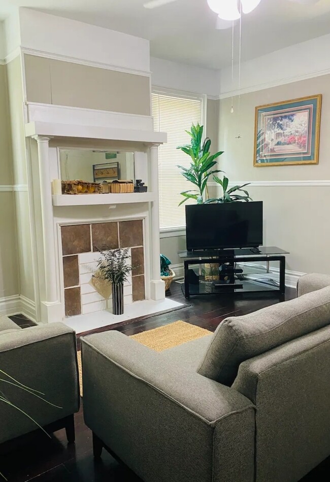 Equipped with TV with Netflix, etc. - 2234 Central Ave Unit C