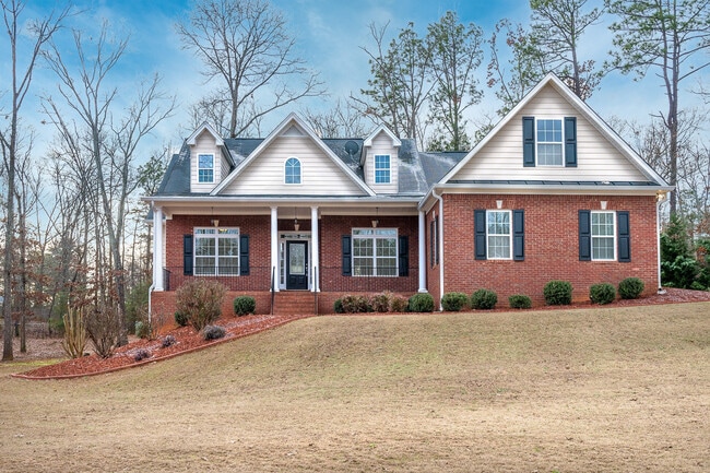 Building Photo - Huge 2 Homes in 1 with 2 full kitchens