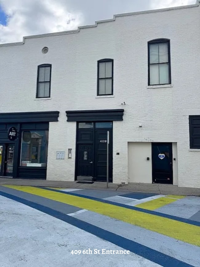 Building Photo - 6th Street Apartments Unit B