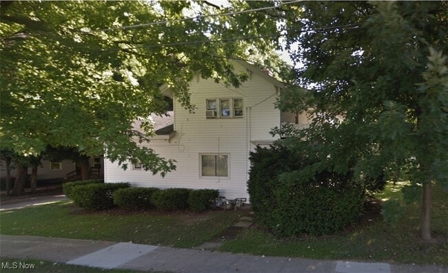 Building Photo - 52 Eagle St Unit 3
