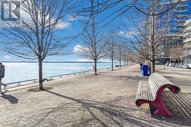 Photo - 118 Merchants' Wharf Unit 421