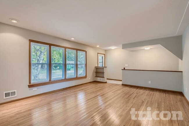 Photo - 7025 Grimes Ave N