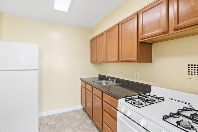 1BR, 1BA - 832SF - Kitchen